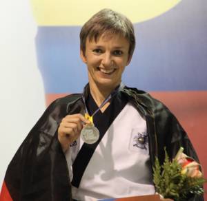 Bei den norddeutschen Taekwondo-Meisterschaften in der Disziplin Technik unterstrich Vizeweltmeisterin Imke Turner von Tura Bremen mit ihren Darbietungen in Pinneberg bei Hamburg ihre Ausnahmestellung in der deutschen Taekwondo-Szene. Mit über 12 Punkten