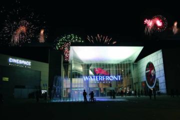 Feuerwerk anlässlich der Eröffnung der "Waterfront"