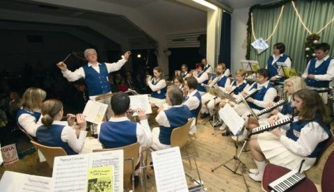 Tura-Spielleuteorchester unter Leitung von Wolfgang Schmidt